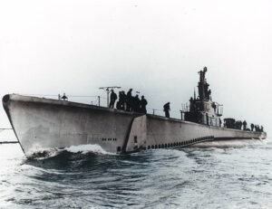 SS-371 USS Lagarto at see. Colorized